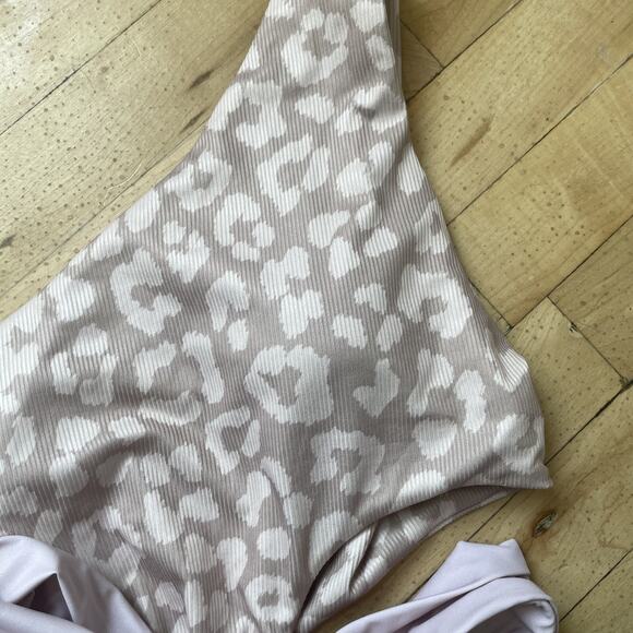 Pink Lily Boutique One Piece Womens Swim Suit leopard One Shoulder Tie‎ Sz Small - Picture 10 of 10